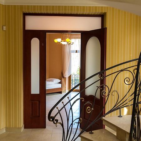 10 Rooms Lviv Bagian luar foto