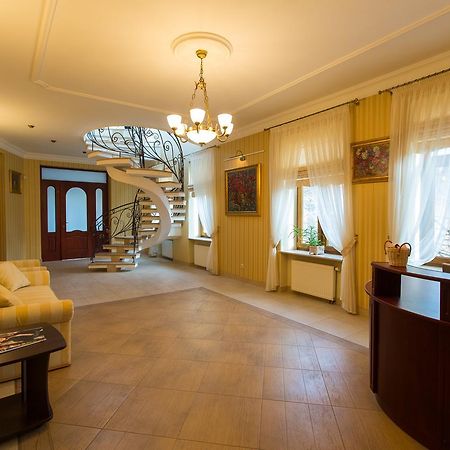 10 Rooms Lviv Bagian luar foto