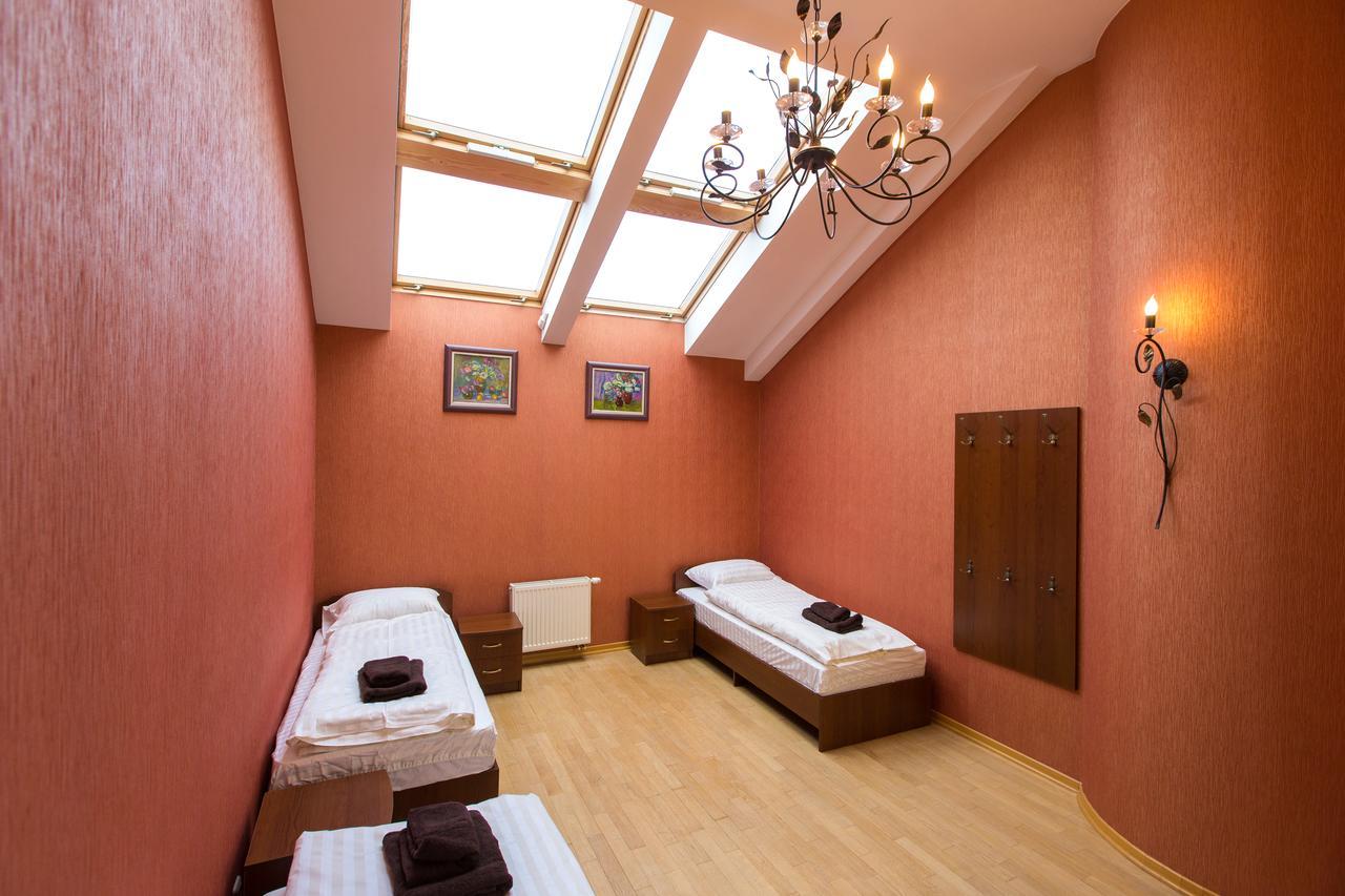 10 Rooms Lviv Bagian luar foto
