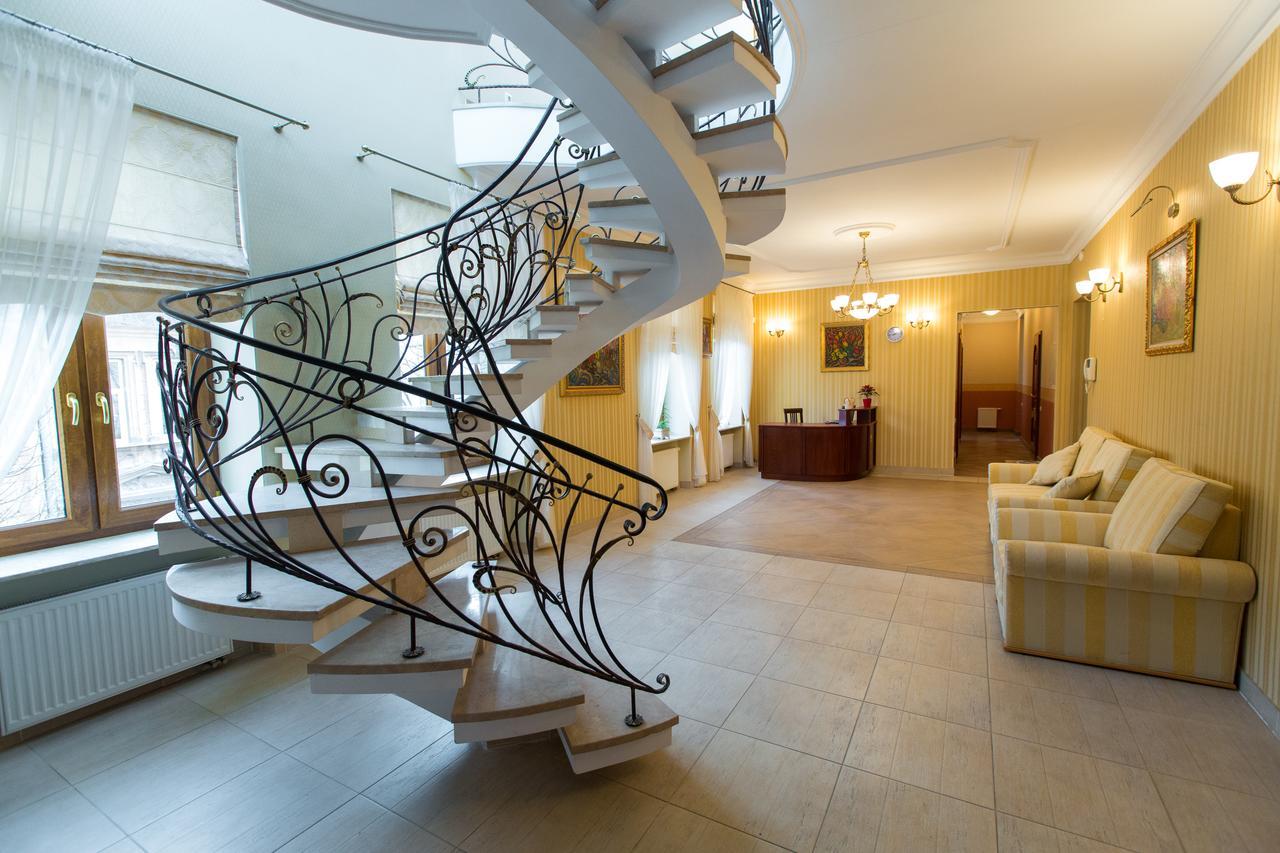 10 Rooms Lviv Bagian luar foto