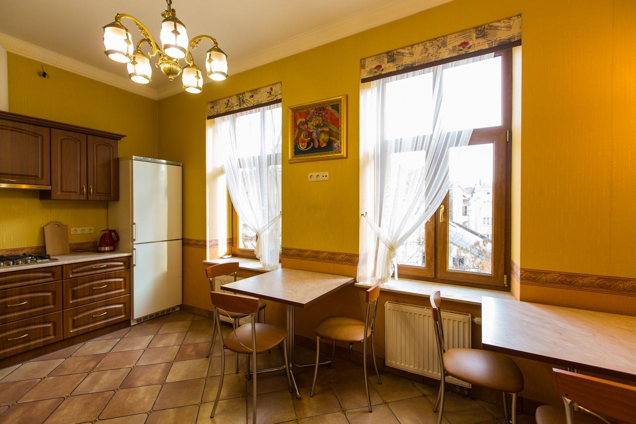 10 Rooms Lviv Bagian luar foto