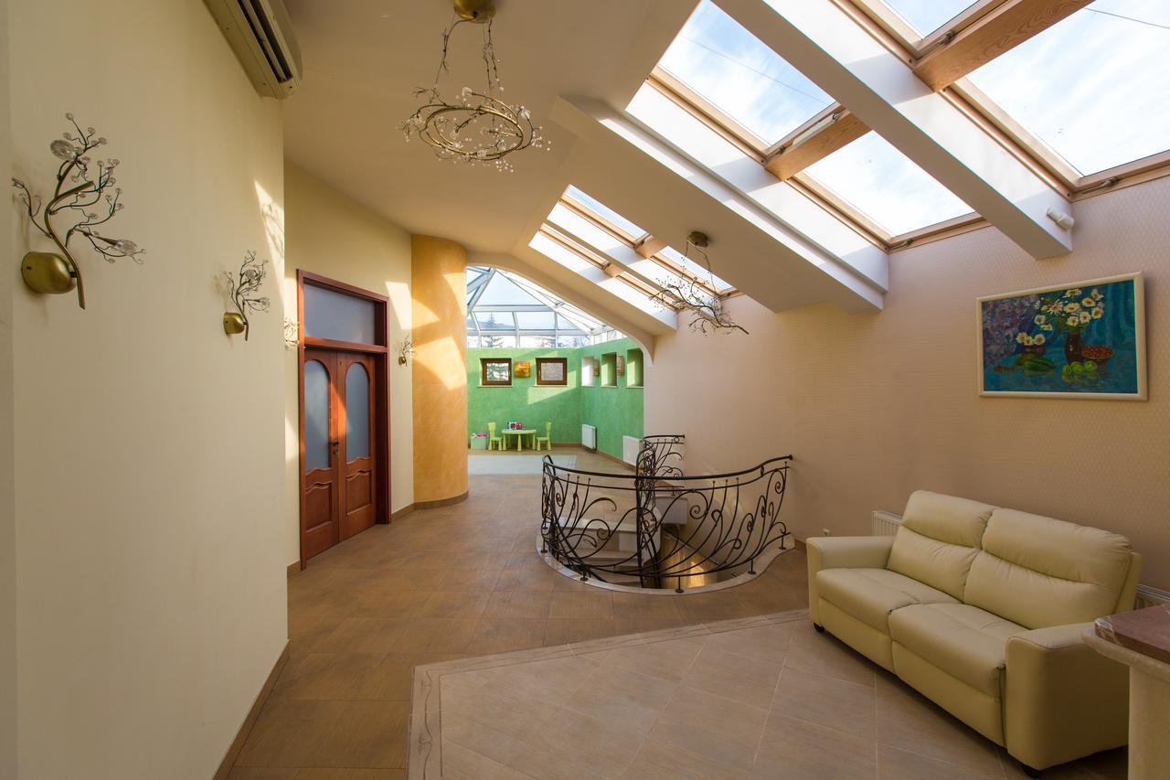 10 Rooms Lviv Bagian luar foto