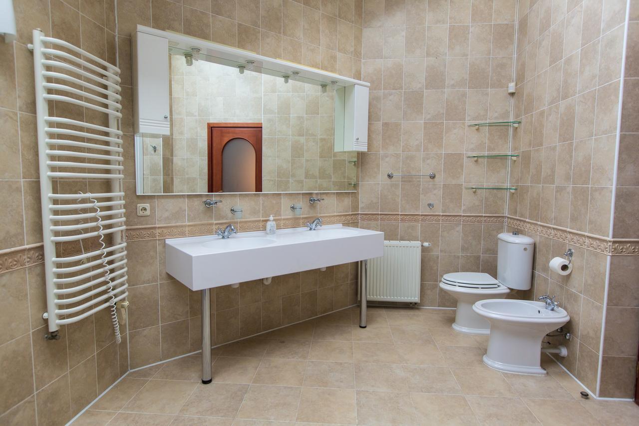 10 Rooms Lviv Bagian luar foto