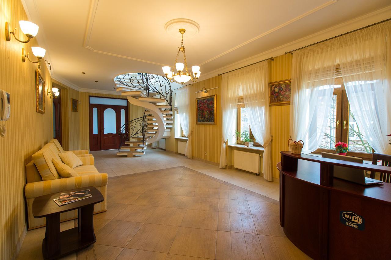 10 Rooms Lviv Bagian luar foto