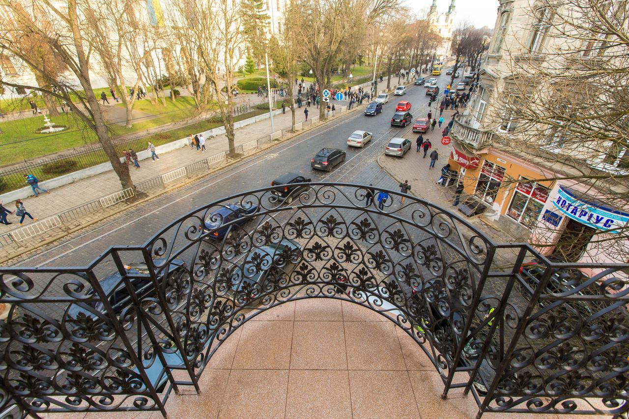 10 Rooms Lviv Bagian luar foto