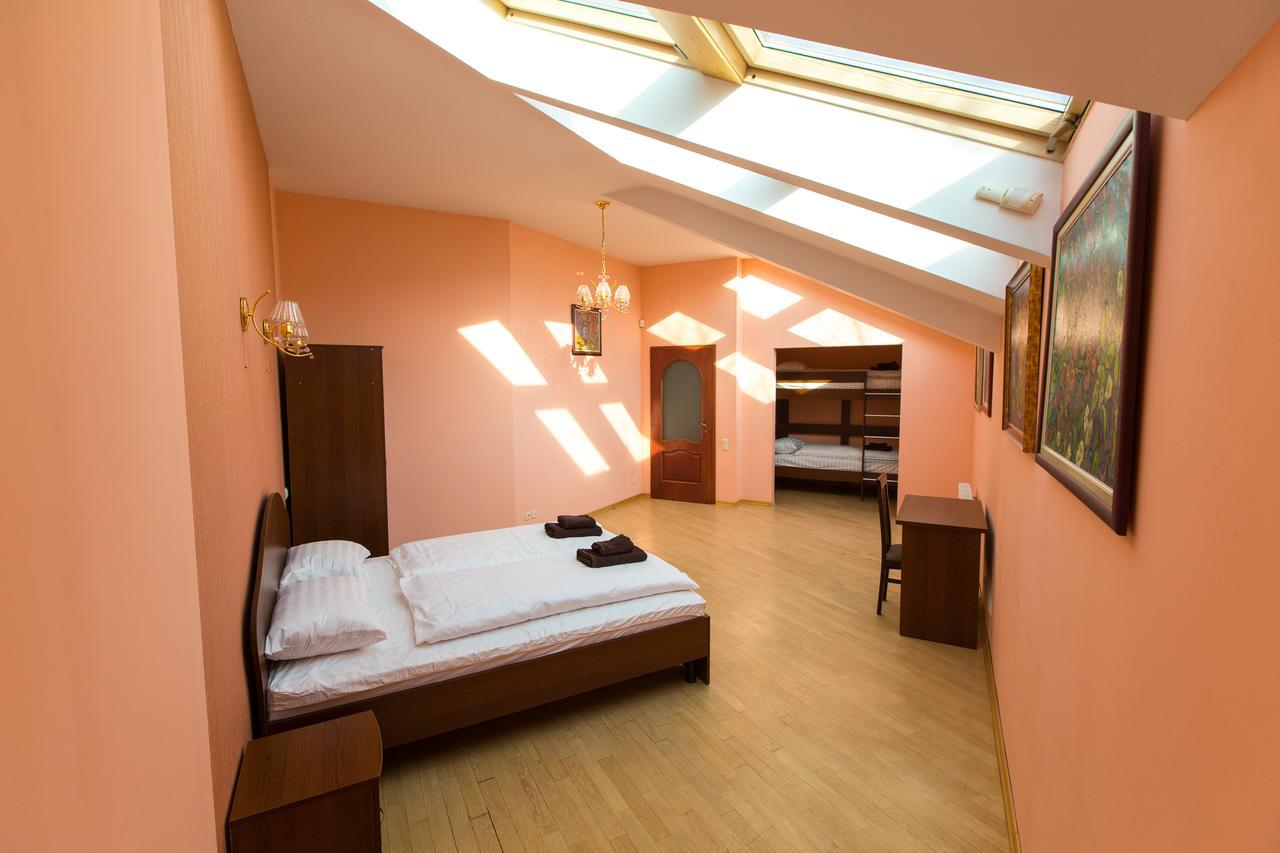 10 Rooms Lviv Bagian luar foto