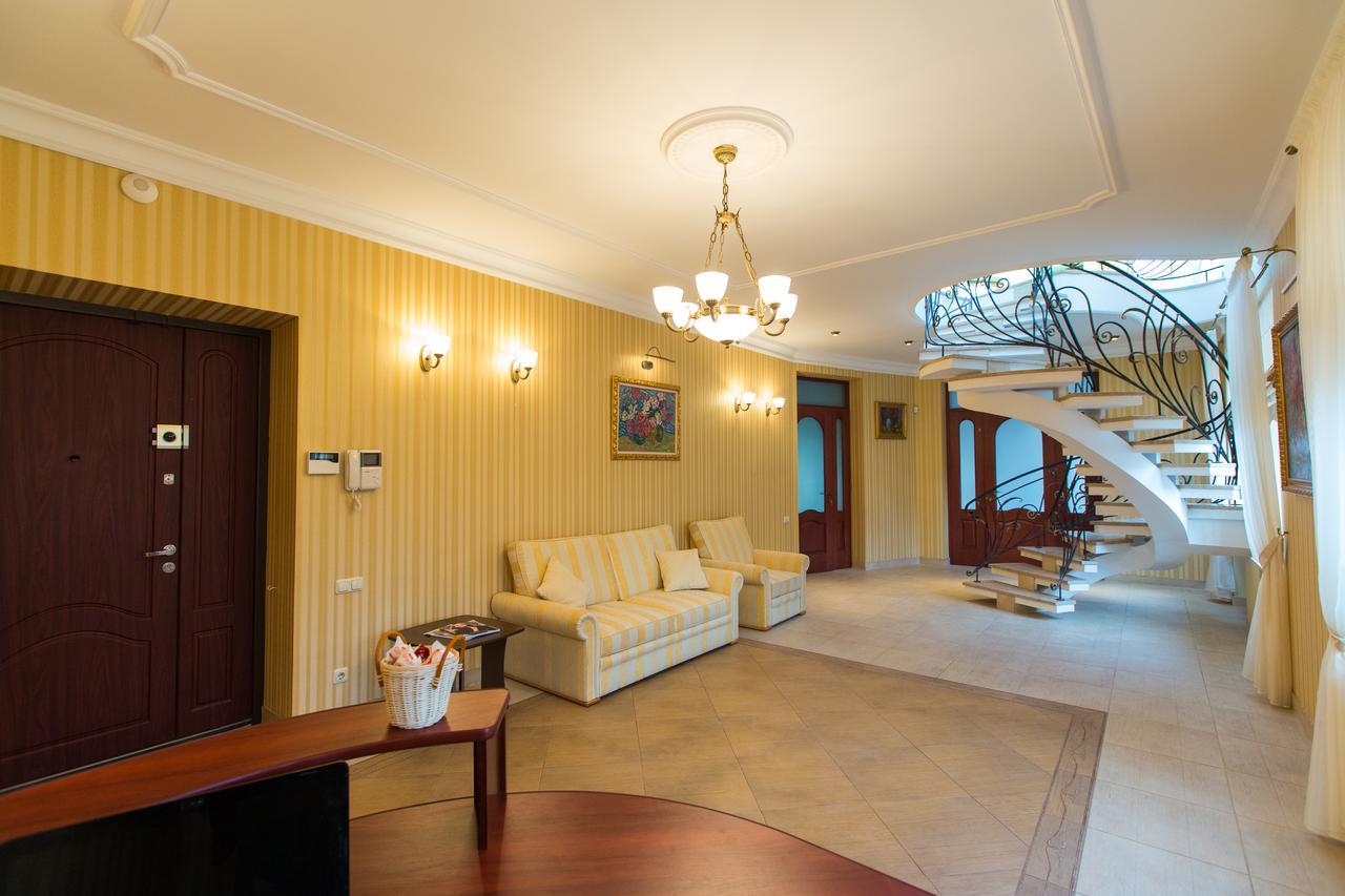 10 Rooms Lviv Bagian luar foto
