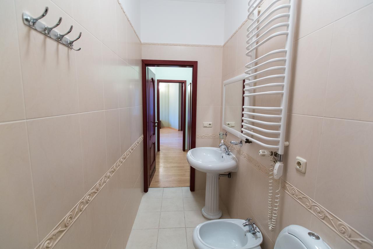 10 Rooms Lviv Bagian luar foto