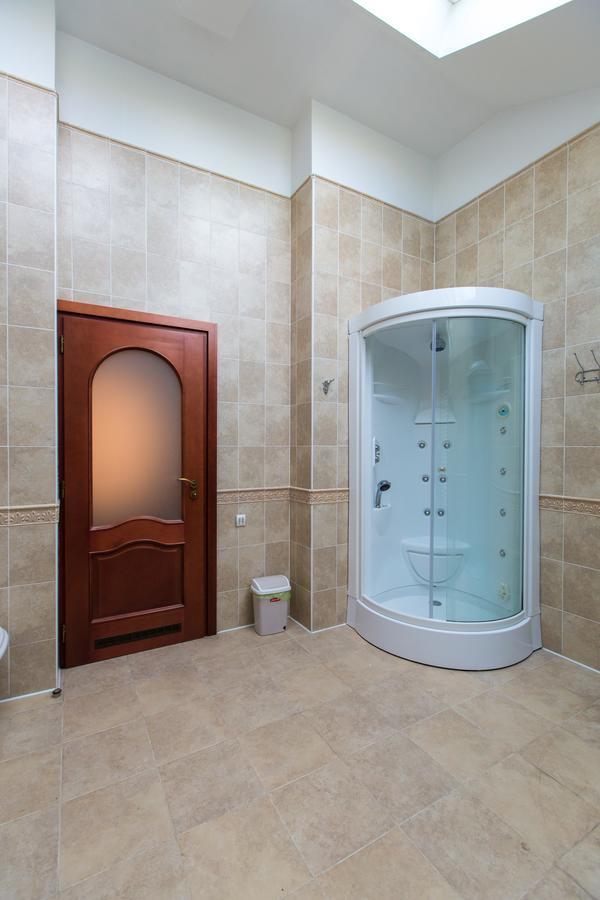 10 Rooms Lviv Bagian luar foto